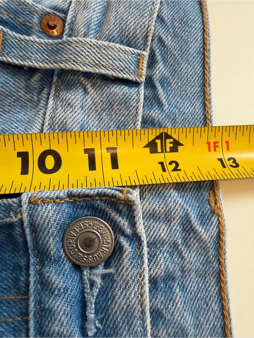 Vintage Levi’s Premium 501 Buttonfly Light Wash Distressed Denim Size 30 - Picture 14 of 14